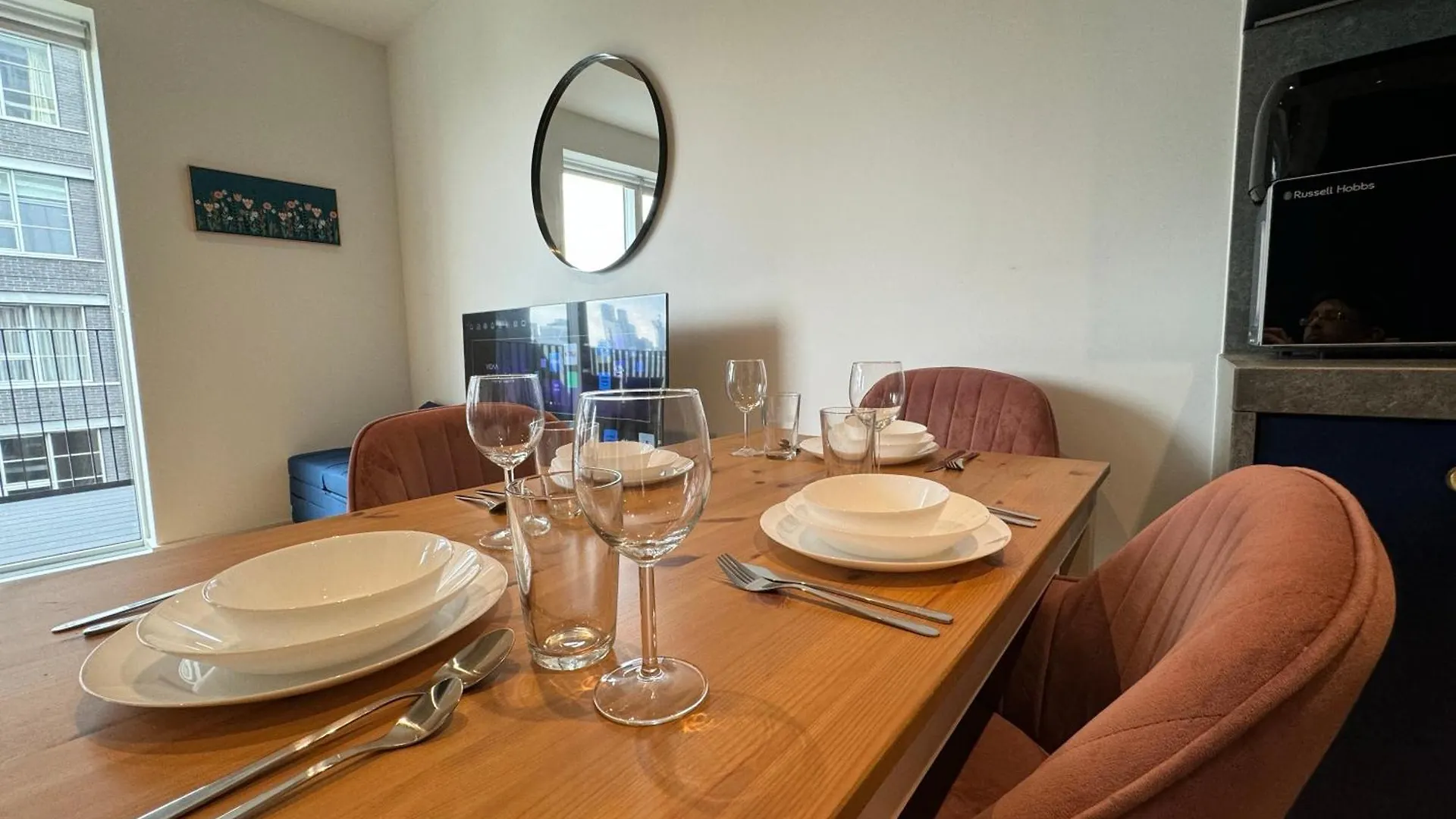 London Luxury Flat With Balcony, River View, O2 Arena, Excel, Canary Wharf, Station Apartment