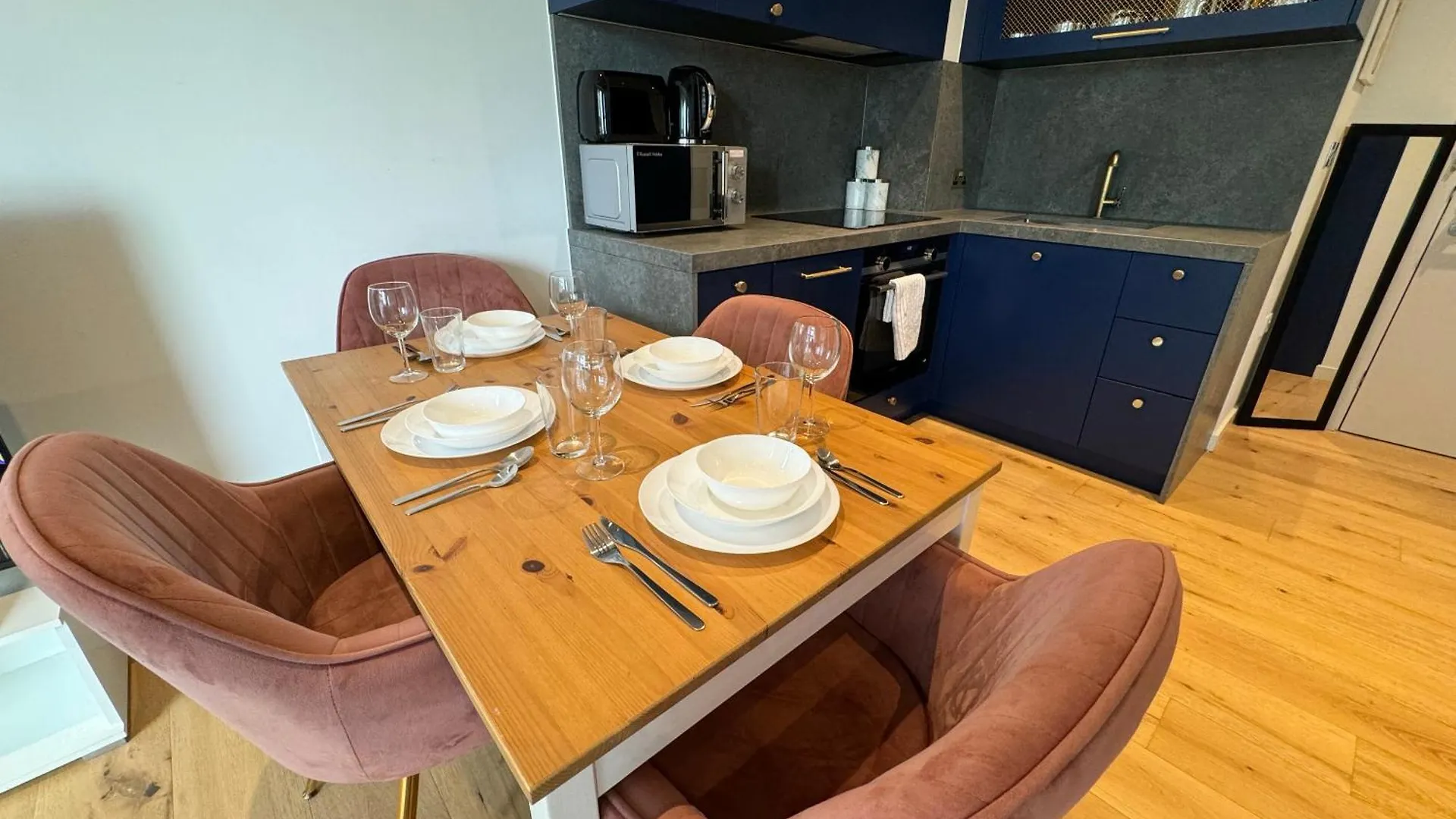 London Luxury Flat With Balcony, River View, O2 Arena, Excel, Canary Wharf, Station Apartment 0*,