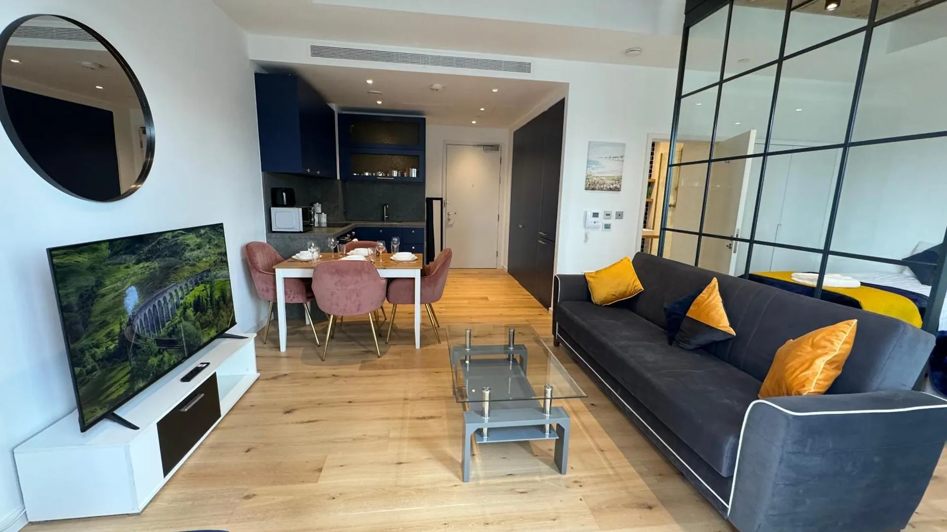 London Luxury Flat With Balcony, River View, O2 Arena, Excel, Canary Wharf, Station Apartment United Kingdom