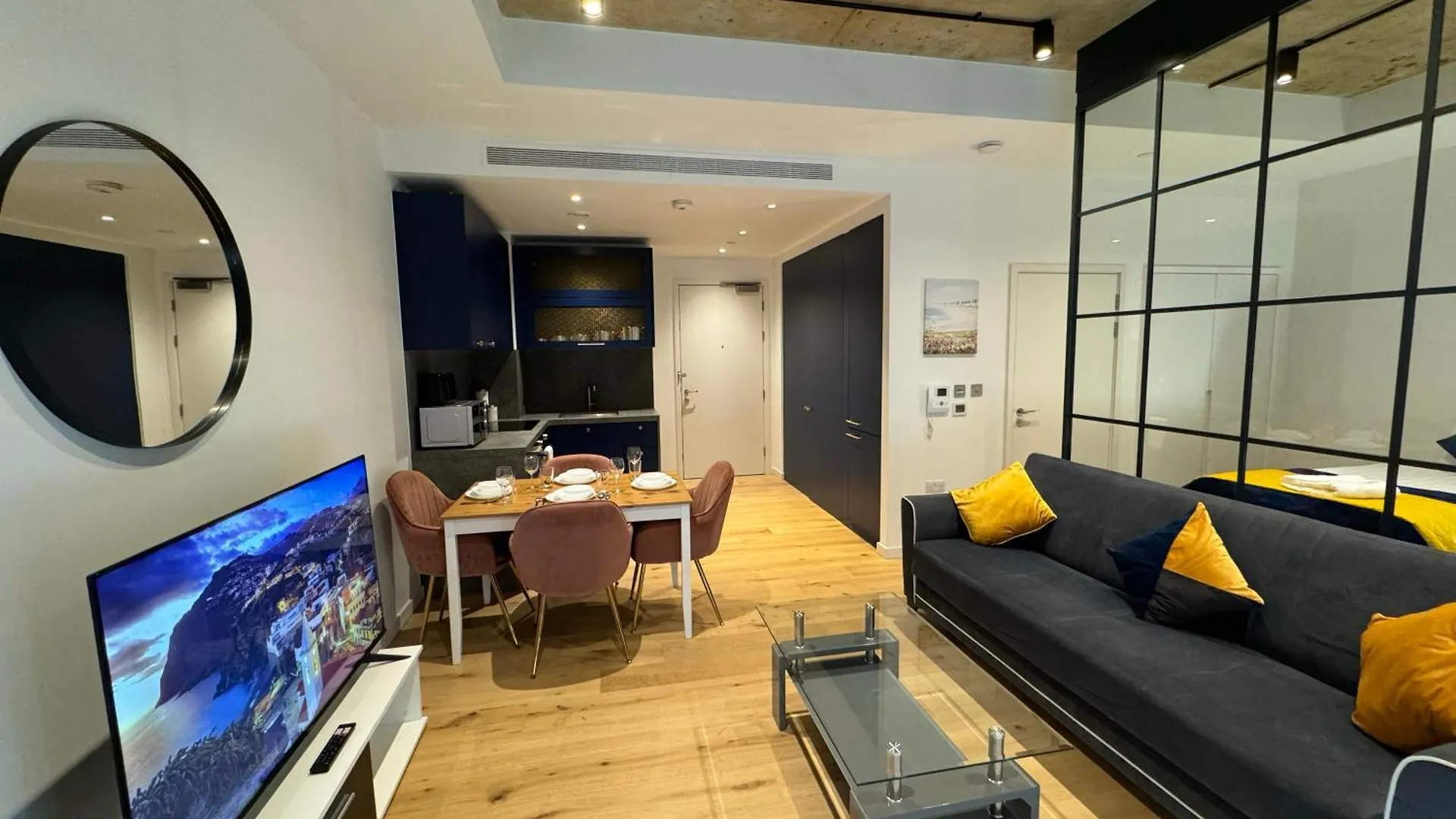 London Luxury Flat With Balcony, River View, O2 Arena, Excel, Canary Wharf, Station Apartment United Kingdom